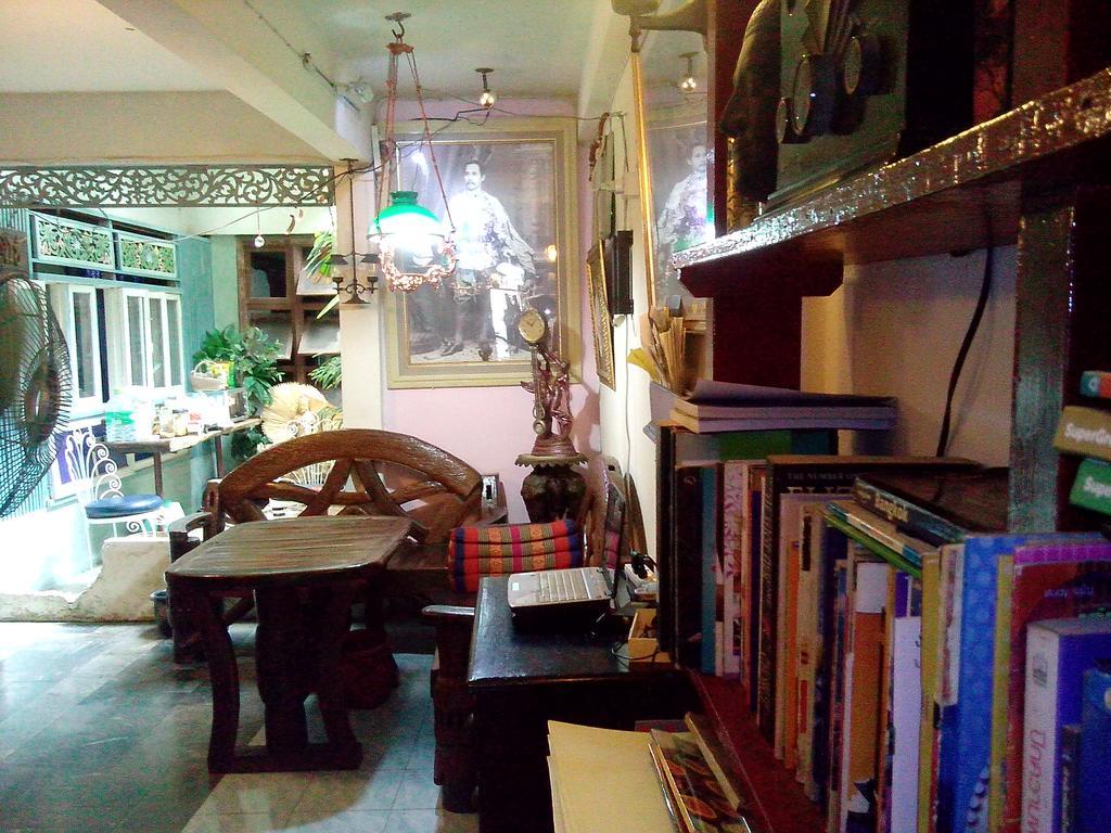 Готель Cafe De Baan Raow Бангкок Екстер'єр фото