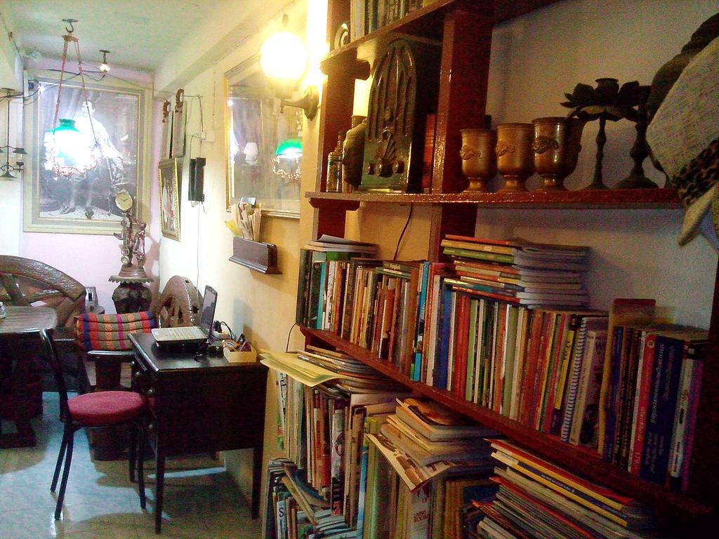 Готель Cafe De Baan Raow Бангкок Екстер'єр фото