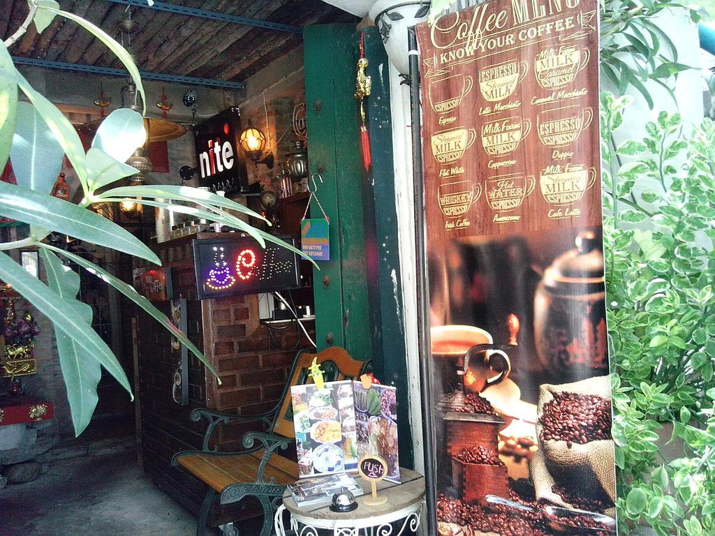 Готель Cafe De Baan Raow Бангкок Екстер'єр фото