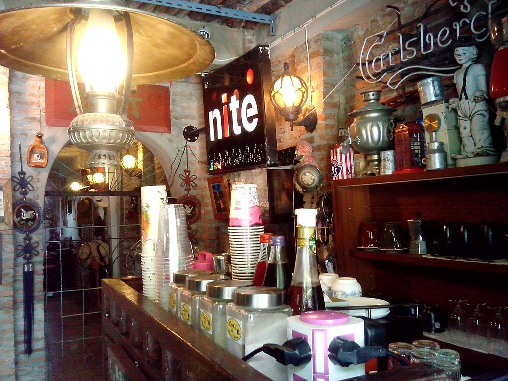 Готель Cafe De Baan Raow Бангкок Екстер'єр фото