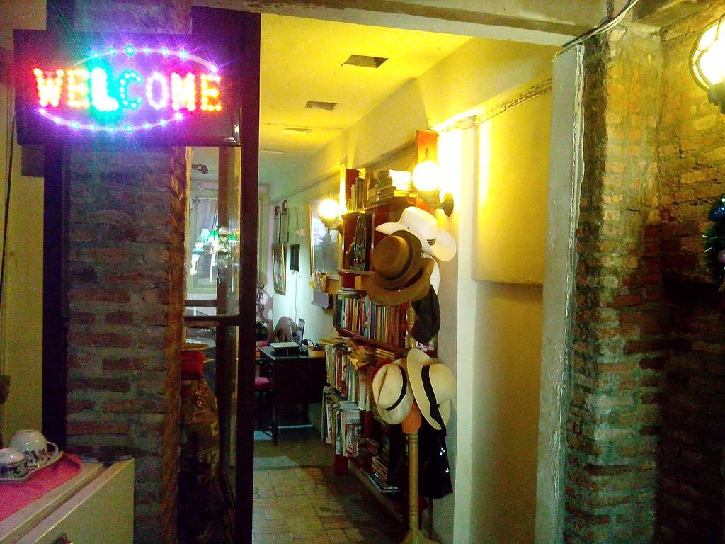 Готель Cafe De Baan Raow Бангкок Екстер'єр фото